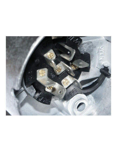 Toma de remolque de 7 clavijas hembra con conectores de horquilla (metálicos) 12 V