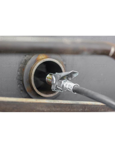 Acoplador de lubricante con bloqueo activado...