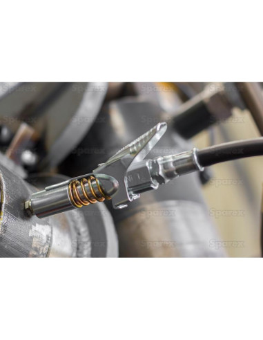 Acoplador de lubricante con bloqueo activado...